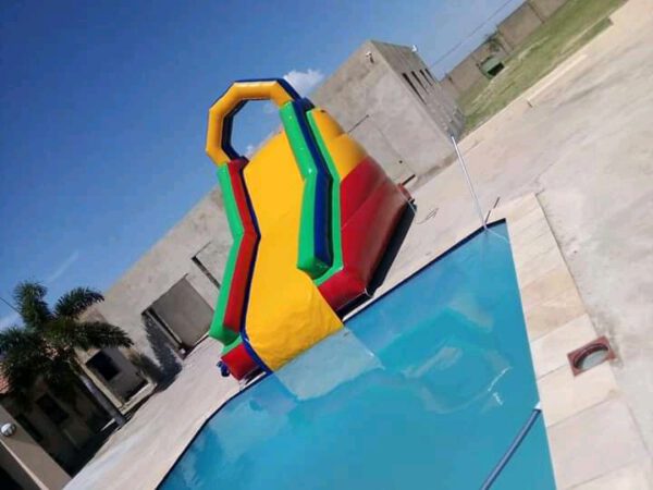 Mini Giant pool slide